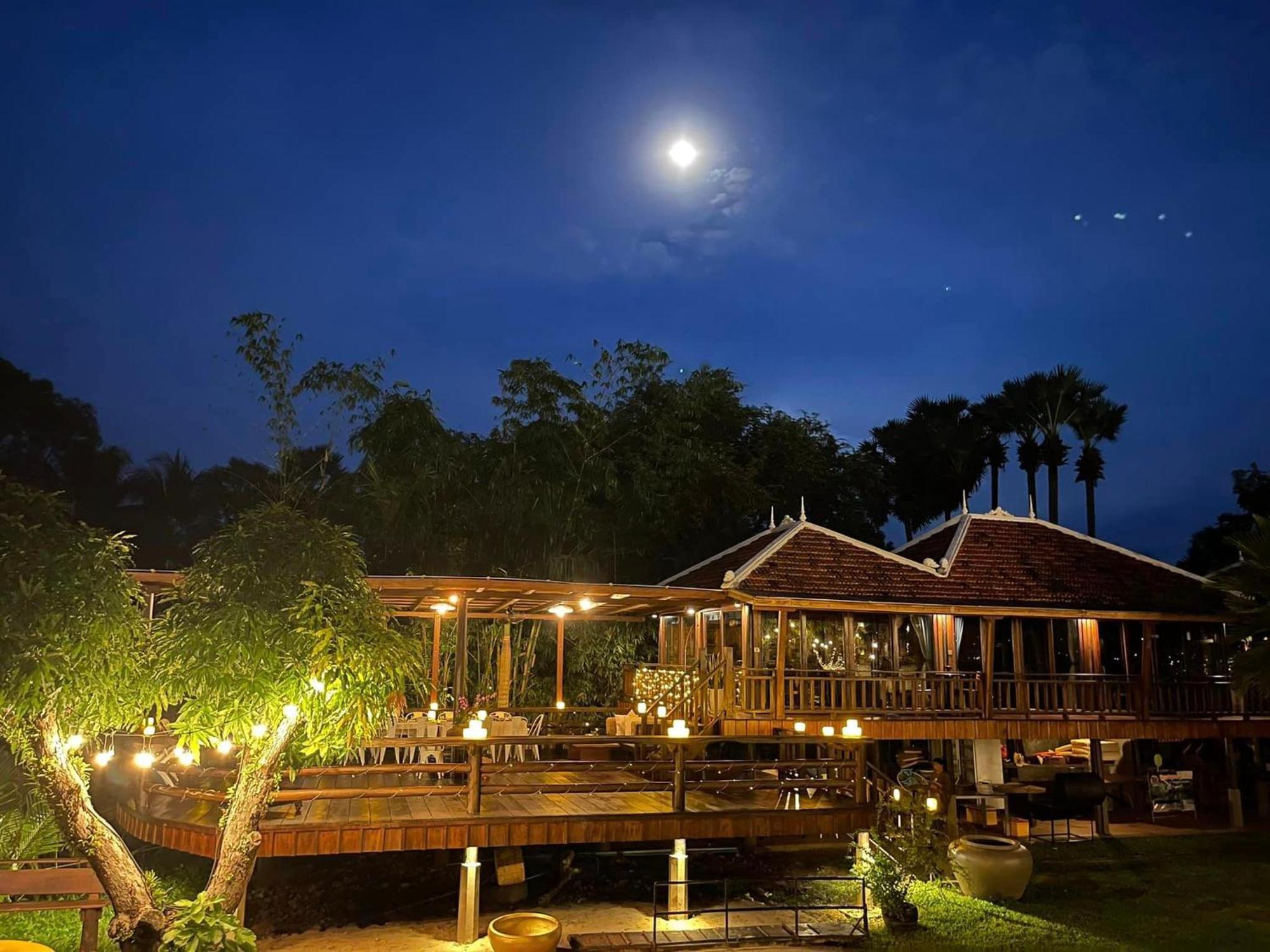 Devi Kampot Resort At Phum Kampot Exterior photo